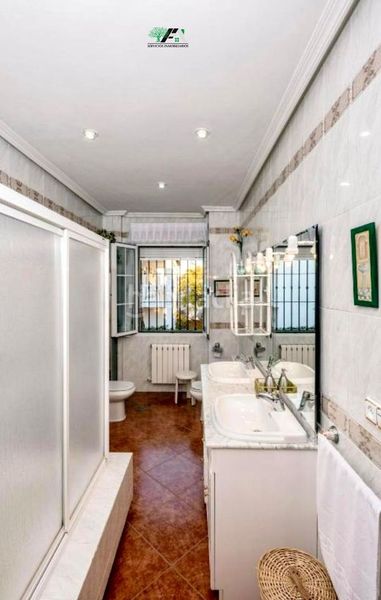 Foto abe90580-617f-4ef5-8168-ad03b2a70996. Xalet amb aparcament piscina a Baeza