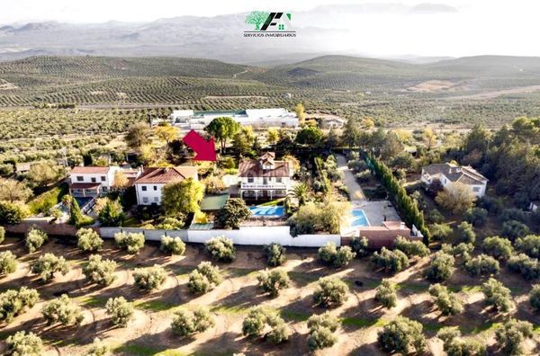 Foto b7bc7bf8-6838-4540-a32b-12441e56c4af. Xalet amb aparcament piscina a Baeza