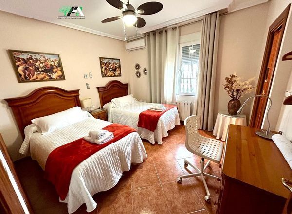 Foto ba89e7c1-ba21-4478-af61-e6eba041c6ef. Xalet amb aparcament piscina a Baeza