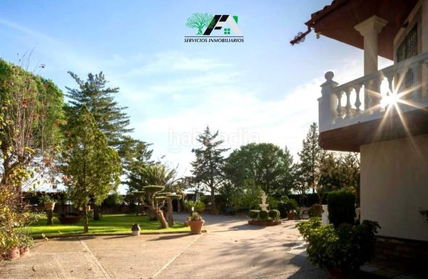 Foto d3a268de-27b1-4b6a-bbac-8b3452036321. Xalet amb aparcament piscina a Baeza