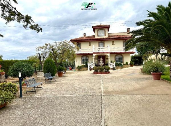 Foto e28331e4-a40e-413c-b22b-7739a2cf82ae. Xalet amb aparcament piscina a Baeza