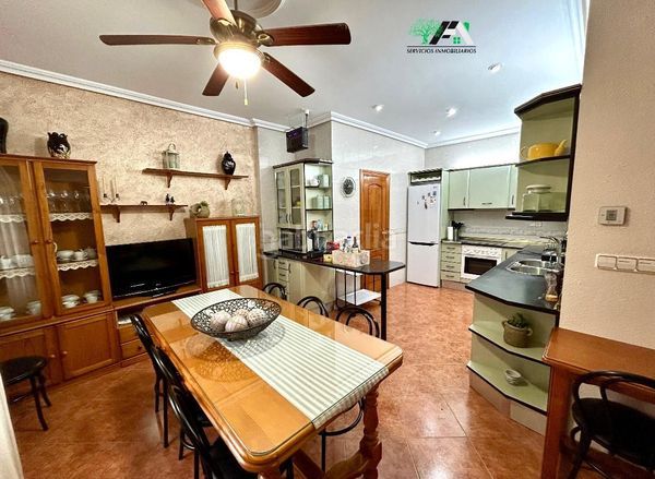 Foto f1264de9-d77d-4c69-9077-a5c99b419d6b. Xalet amb aparcament piscina a Baeza