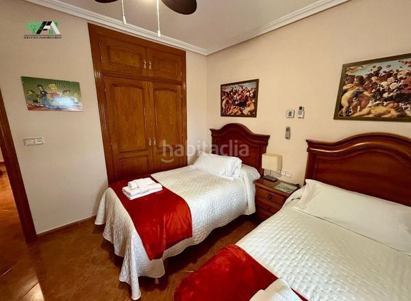 Foto f21b8822-1d05-46de-841b-401ea910f8c7. Xalet amb aparcament piscina a Baeza