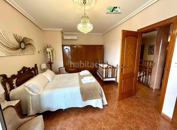 Foto f270e103-c5f8-43ee-a64a-8a3a8261271a. Xalet amb aparcament piscina a Baeza