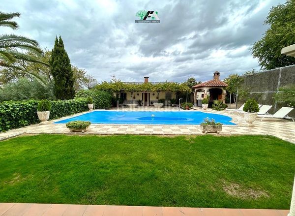 Foto f3f591ba-9a5e-47b5-b71c-d7d16c2afa80. Xalet amb aparcament piscina a Baeza