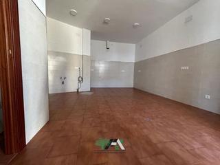 Location Local commercial  N/a. ¡local en alquiler! zona fuente de los leones