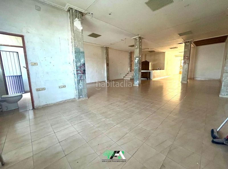 Foto 4d4c9f20-c0e8-4c7c-b81a-e8b8b012f56a. Location local commercial dans Baeza