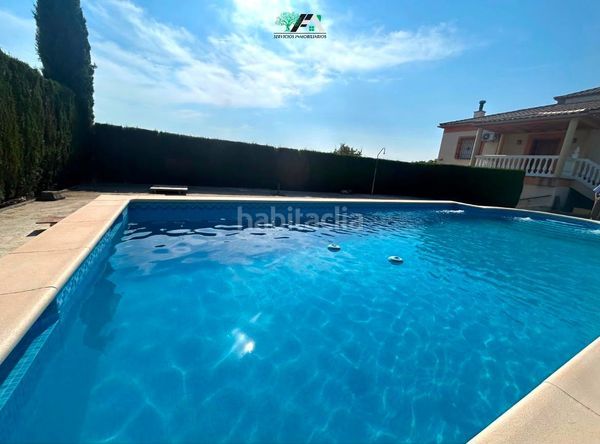 Foto e9ac2b37-f66b-4676-9285-d51a872ea4ea. Xalet amb aparcament piscina a Úbeda