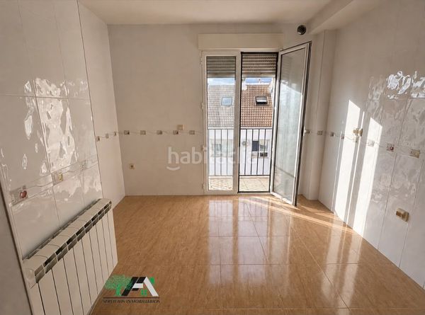 Foto a6cbb28e-601c-40fb-9b71-7b77a284419c. Flat with parking in Baeza