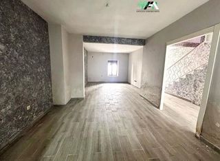 Casa in Ibros. Casa / chalet adosado en venta en calle agua, ibros.
