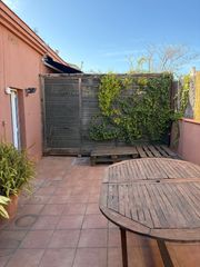 Appartement  Carrer de vallirana. Acogedor ático de 50 metros cuadrados en la calle vallirana. muy