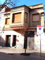 Casa pareada  Avinguda barcelona. Casa para rehabilitar en pleno centro de rubí