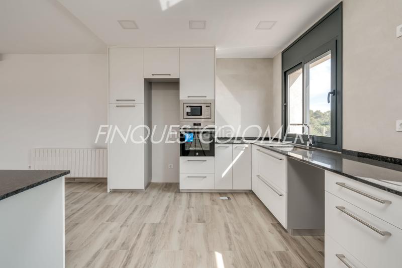 Foto b4d07398-ad9e-410f-b03e-3c39e3b0c442. Casa adossada amb calefacció aparcament a Sant Muç Rubí