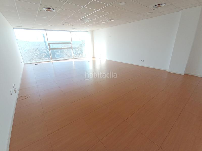 Foto 8c92195e-d03c-4792-bfe2-6f0cd1baf855. Affitto ufficio con riscaldamento in Mercat Rubí