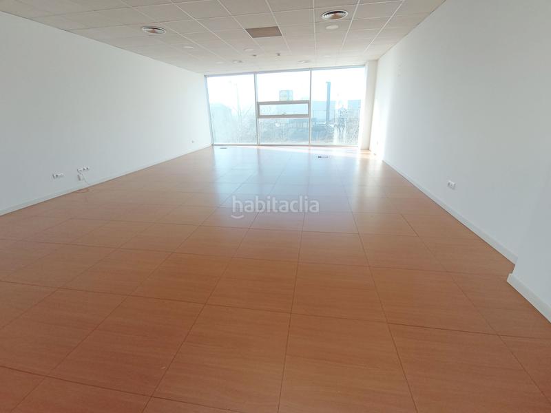 Foto dc649e97-a153-4c16-bde1-2352f4f54ad0. Miete büro mit heizung in Mercat Rubí