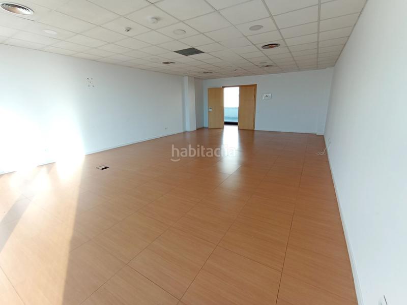 Foto e32a77fe-3c36-4404-a985-5a4d5b214dd6. Miete büro mit heizung in Mercat Rubí