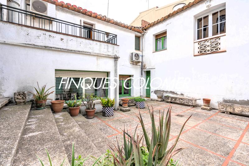 Foto 19f4a2aa-6032-467b-a792-4812af5e7c14. Casa adossada amb aparcament a Centre Rubí