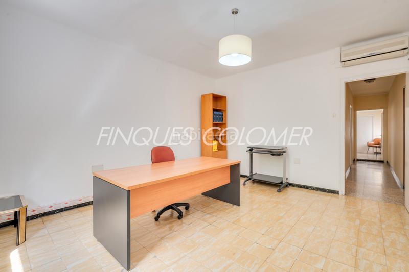 Foto 5964f829-7a4e-423b-99da-1ca8a147b8ee. Casa adossada amb aparcament a Centre Rubí