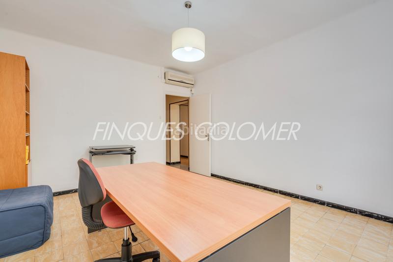 Foto a0213b31-2f26-40bf-84e6-67cf1fac133e. Casa adossada amb aparcament a Centre Rubí