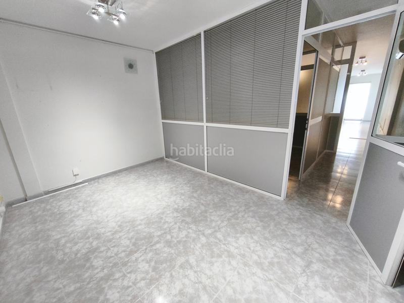 Foto 64287c8e-bd90-4f66-b444-1532dfd4d896. Alquiler oficina local con recepción y 4 despachos en Rubí