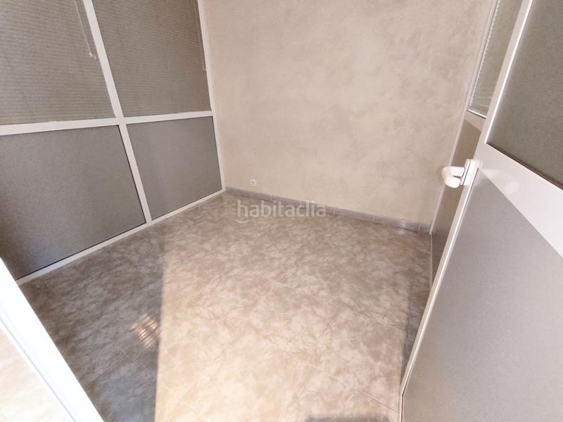 Foto 8c41d7e0-1aa3-481b-a4c0-fb4fb3eafe7d. Alquiler oficina local con recepción y 4 despachos en Rubí