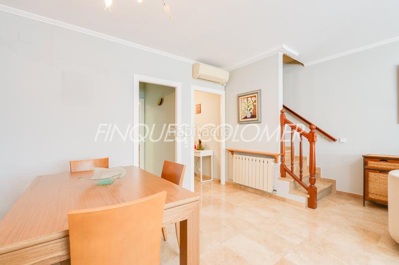 Foto 0386ec0b-6b35-436c-9201-8475b7ab2a60. Casa adosada en calle peatonal en pleno centro en Rubí