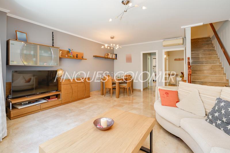 Foto 1cb51d8d-533a-4544-bbc0-c153ba5d46d9. Casa adosada en calle peatonal en pleno centro en Rubí