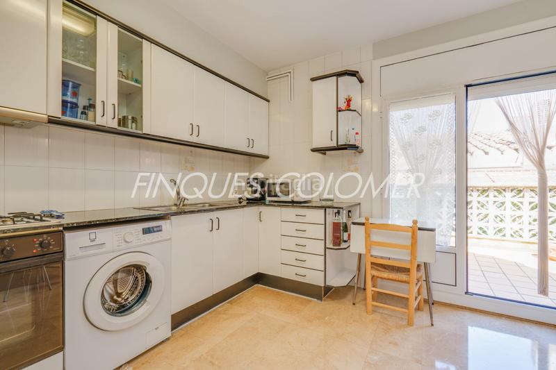 Foto 22fd4717-ceae-49b5-b1db-b5ae2d7ec3e7. Casa adosada en calle peatonal en pleno centro en Rubí