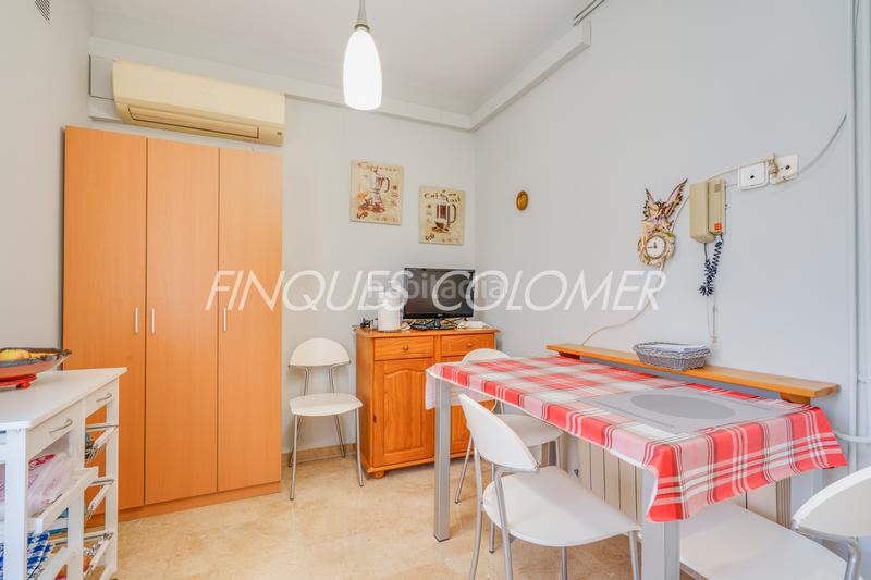 Foto 393623fe-8f71-4ff4-ba58-3568a75966bd. Casa adosada en calle peatonal en pleno centro en Rubí