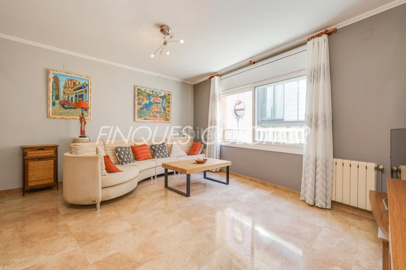 Foto 4a1bdd84-6557-48c9-8b9c-d012ee8f85a7. Casa adosada en calle peatonal en pleno centro en Rubí