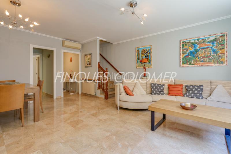 Foto 56c54d5b-b3f3-42a8-b838-58fc9466e2f5. Casa adosada en calle peatonal en pleno centro en Rubí