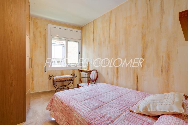 Foto 5a2ee7d6-7bda-480c-b6f8-2e272a778293. Casa adosada en calle peatonal en pleno centro en Rubí