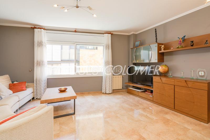 Foto 87102fc3-3551-48e1-965c-351d3da43220. Casa adosada en calle peatonal en pleno centro en Rubí