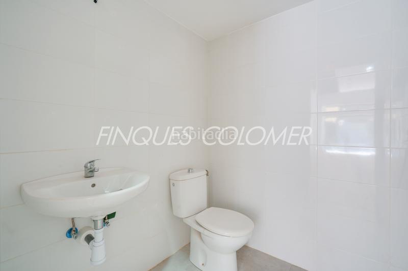 Foto 9bbb9845-6287-4e69-b825-e926725b713f. Casa adosada en calle peatonal en pleno centro en Rubí