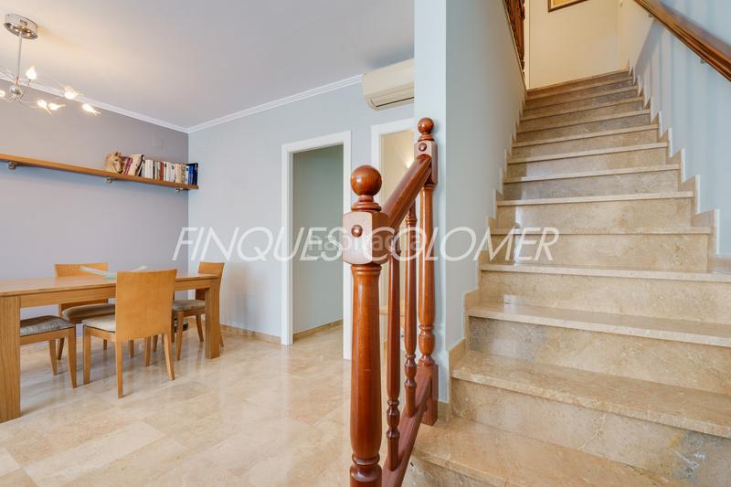 Foto bbce01ef-a6dd-4986-a85e-f29663813b1a. Casa adosada en calle peatonal en pleno centro en Rubí