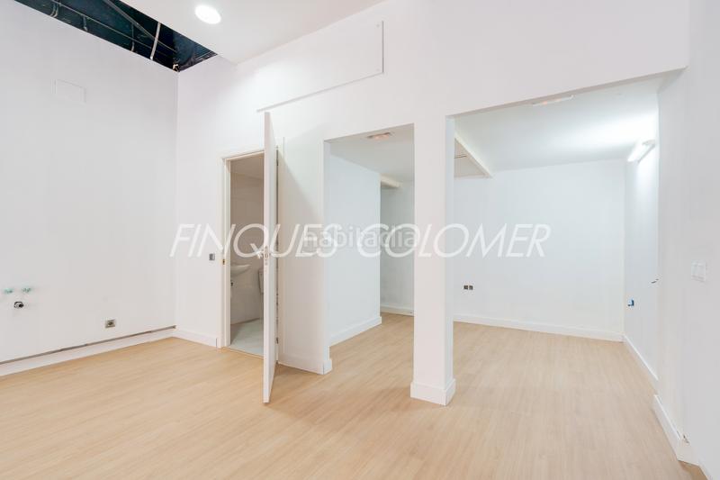 Foto bd5f100c-c016-43a3-9f3e-ae075d8c4644. Casa adosada en calle peatonal en pleno centro en Rubí