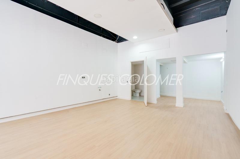 Foto d9daedbd-d03b-48d5-81af-c8614f06eb47. Casa adosada en calle peatonal en pleno centro en Rubí