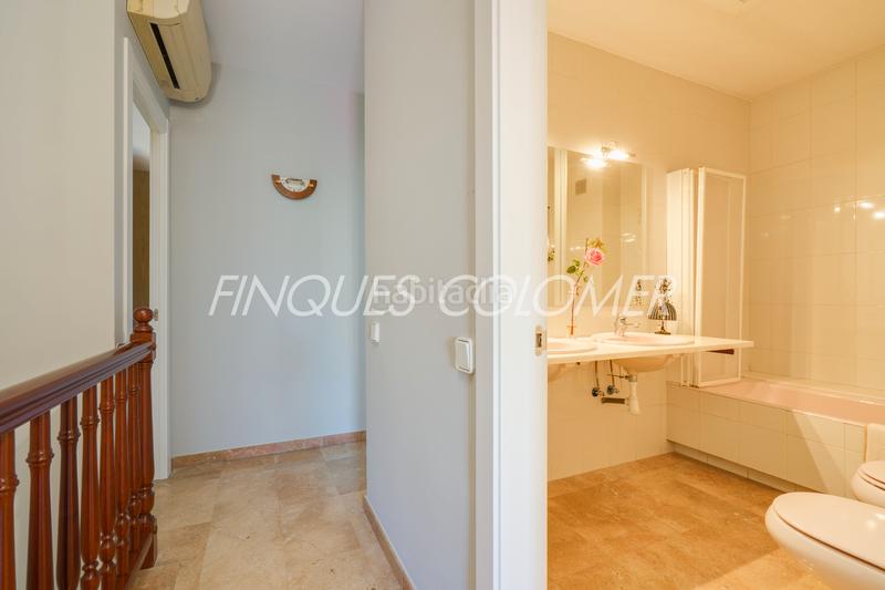 Foto fb6188eb-9421-45f7-8fd3-961a942d8aa2. Casa adosada en calle peatonal en pleno centro en Rubí