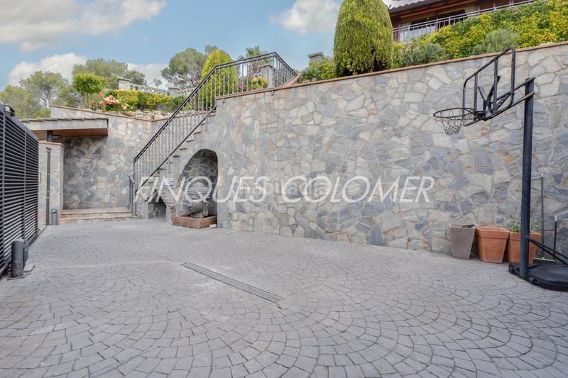 Foto 535556f7-6498-49e1-bb46-3741e5bc5a67. Chalet con piscina y jardín en Castellnou-Can Mir-Can Solà Rubí