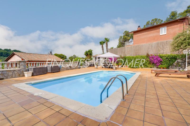 Foto b0f73cbd-bda5-429f-aec7-a19bbf41175e. Chalet con piscina y jardín en Castellnou-Can Mir-Can Solà Rubí