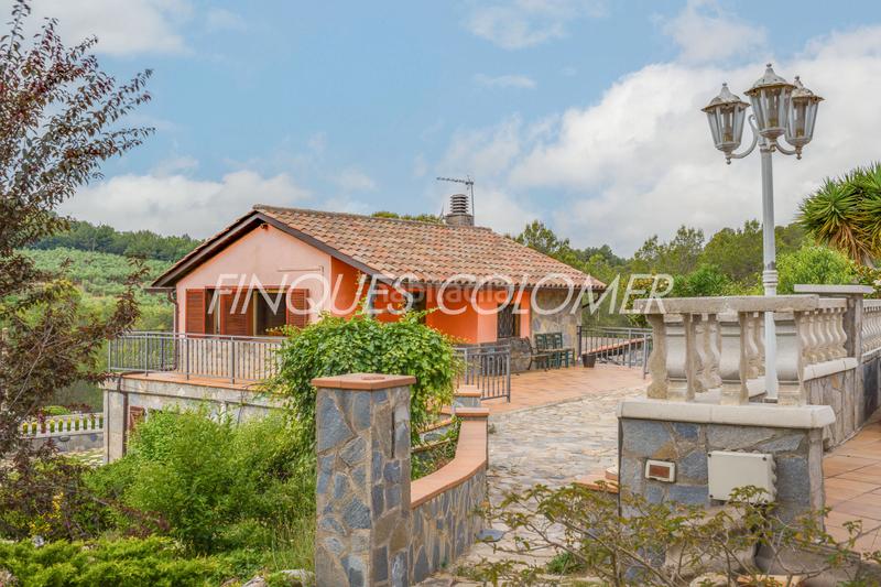 Foto cf269bb2-669a-4b3a-8c4d-bcb7702620a0. Chalet con piscina y jardín en Castellnou-Can Mir-Can Solà Rubí