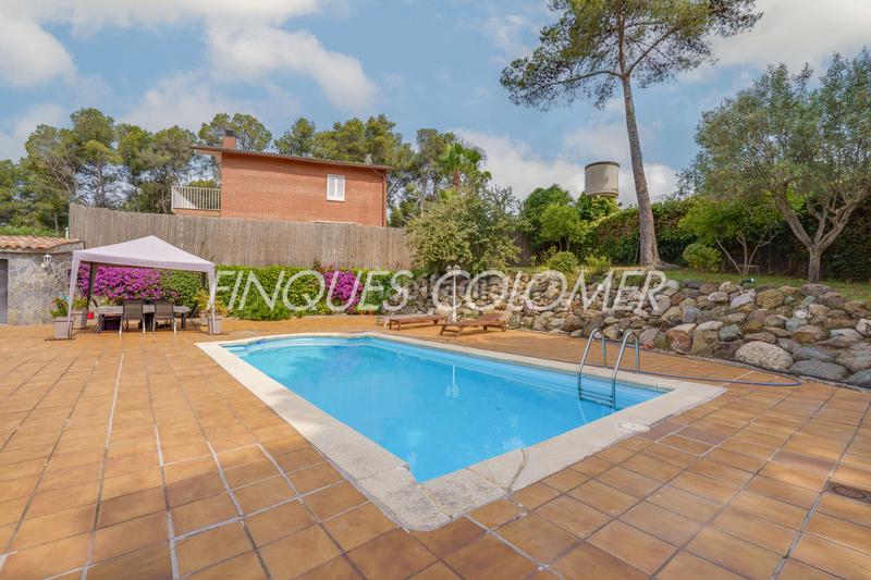 Foto e956f3bb-2ac9-4499-b0ec-7da8c79b62eb. Chalet con piscina y jardín en Castellnou-Can Mir-Can Solà Rubí