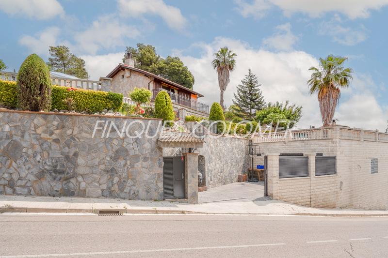 Foto fd503b2d-f2ff-4e27-815e-8a44f9cb382d. Chalet con piscina y jardín en Castellnou-Can Mir-Can Solà Rubí