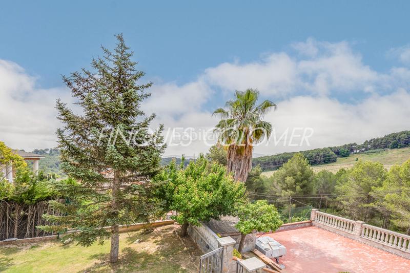 Foto ffb3d458-2fac-46c2-85ff-238dcb68c348. Chalet con piscina y jardín en Castellnou-Can Mir-Can Solà Rubí