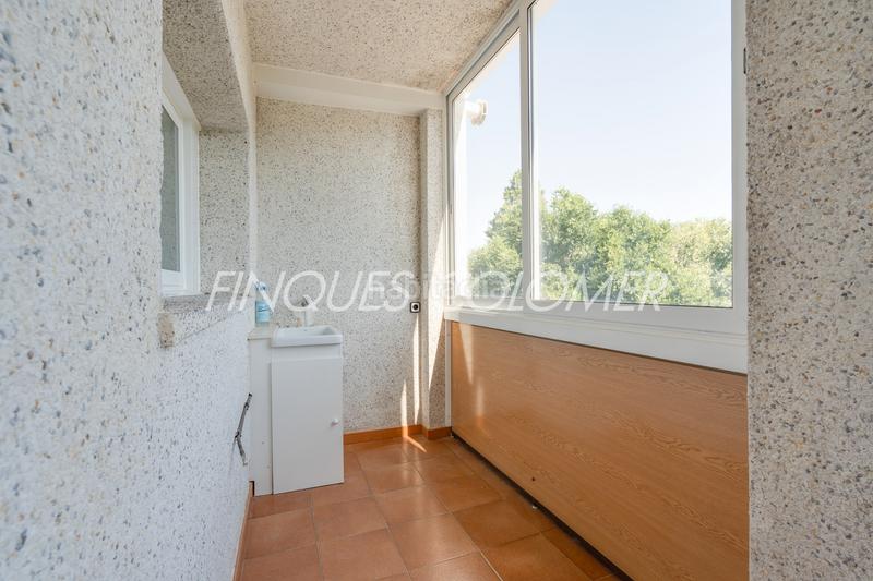 Foto 0cc624e9-6f21-4789-ba11-de88abd8e87d. Casa adosada con terraza y garaje en La Serreta Rubí