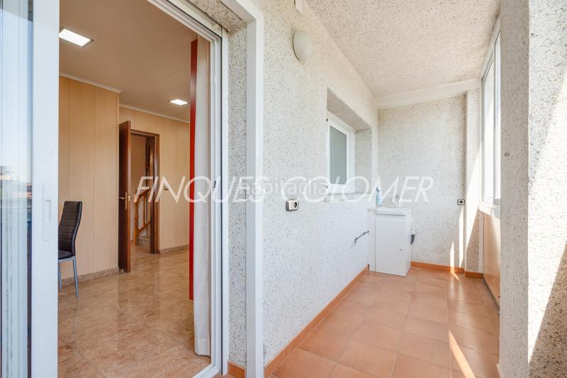 Foto 1b803d8a-0b40-44ca-a3c8-c0e5670e2ba4. Casa adosada con terraza y garaje en La Serreta Rubí