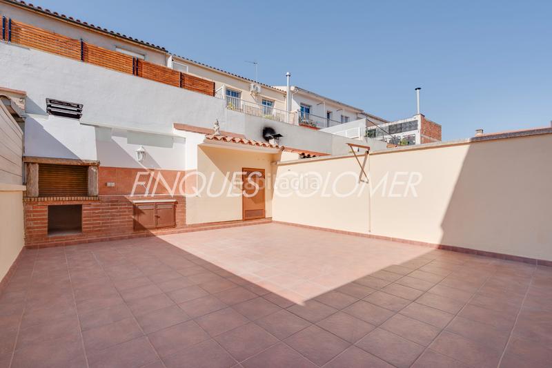 Foto 21e6859c-20be-4f16-be43-32dd19bdc5ad. Casa adosada con terraza y garaje en La Serreta Rubí