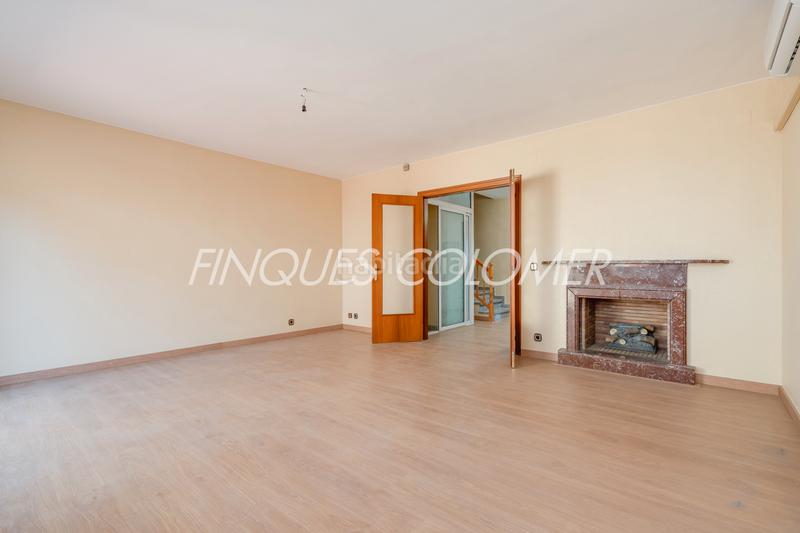 Foto 2aace3fb-1095-4bde-ba3c-d7dcf8f621e9. Casa adosada con terraza y garaje en La Serreta Rubí