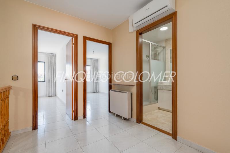 Foto 396c9d42-2275-4931-9bbf-8fd160cb65f4. Casa adosada con terraza y garaje en La Serreta Rubí