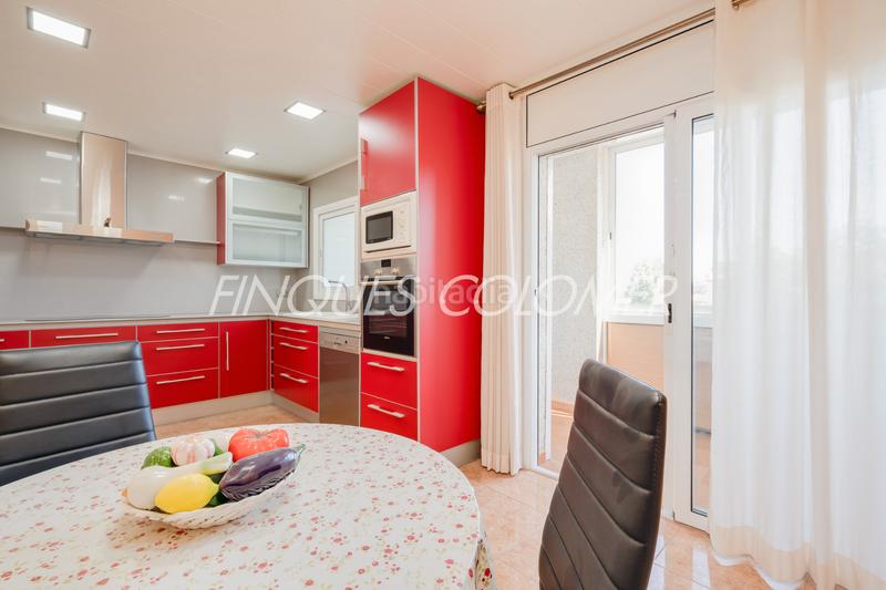 Foto 5a54d690-a43c-47ef-b055-55baa1fecbab. Casa adosada con terraza y garaje en La Serreta Rubí